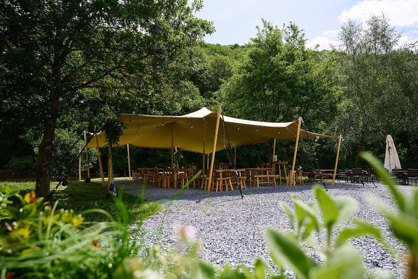 Carpa elástica Eurostretch montada al aire libre